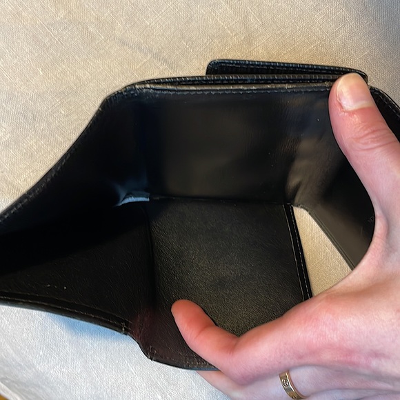 Louis Vuitton Epi Bifold - Unisex - Picture 6 of 9